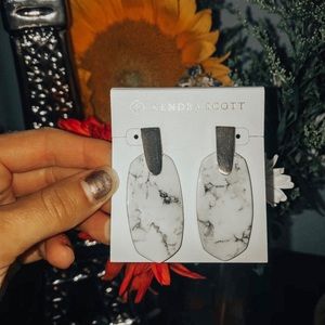 Kendra Scott Aragon Earrings in Marble Howlite